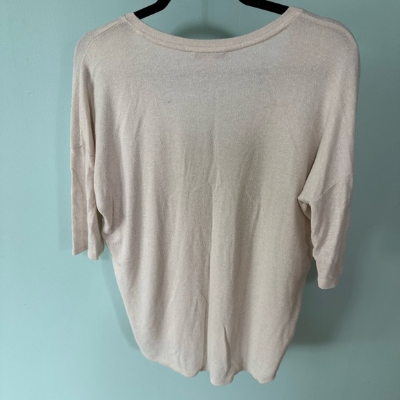 Express One Eleven Cream V-Neck Top Size Medium - Picture 5 of 6